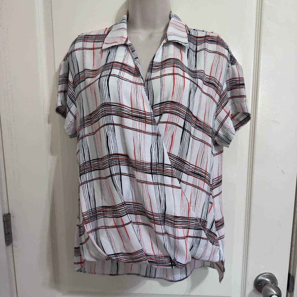 Jones New York Plaid Surplice Blouse | Short Sleeve Career Top | Medium